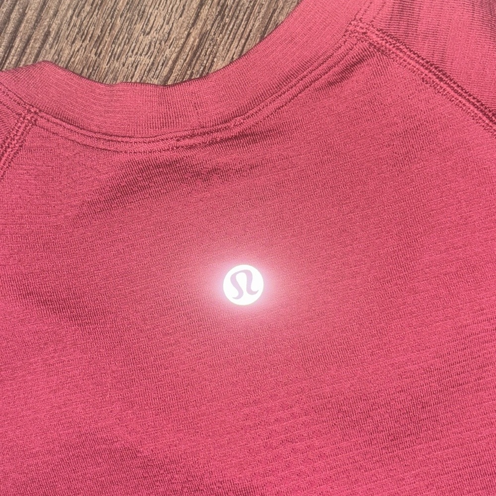 lululemon athletica Swiftly Tech Short Sleeve Waist Length Top - Picture 2 of 4
